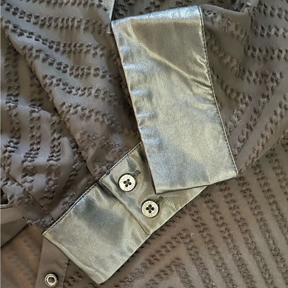 NWT guess Womens semi sheer chevron blouse shirt button down large - Picture 4 of 8